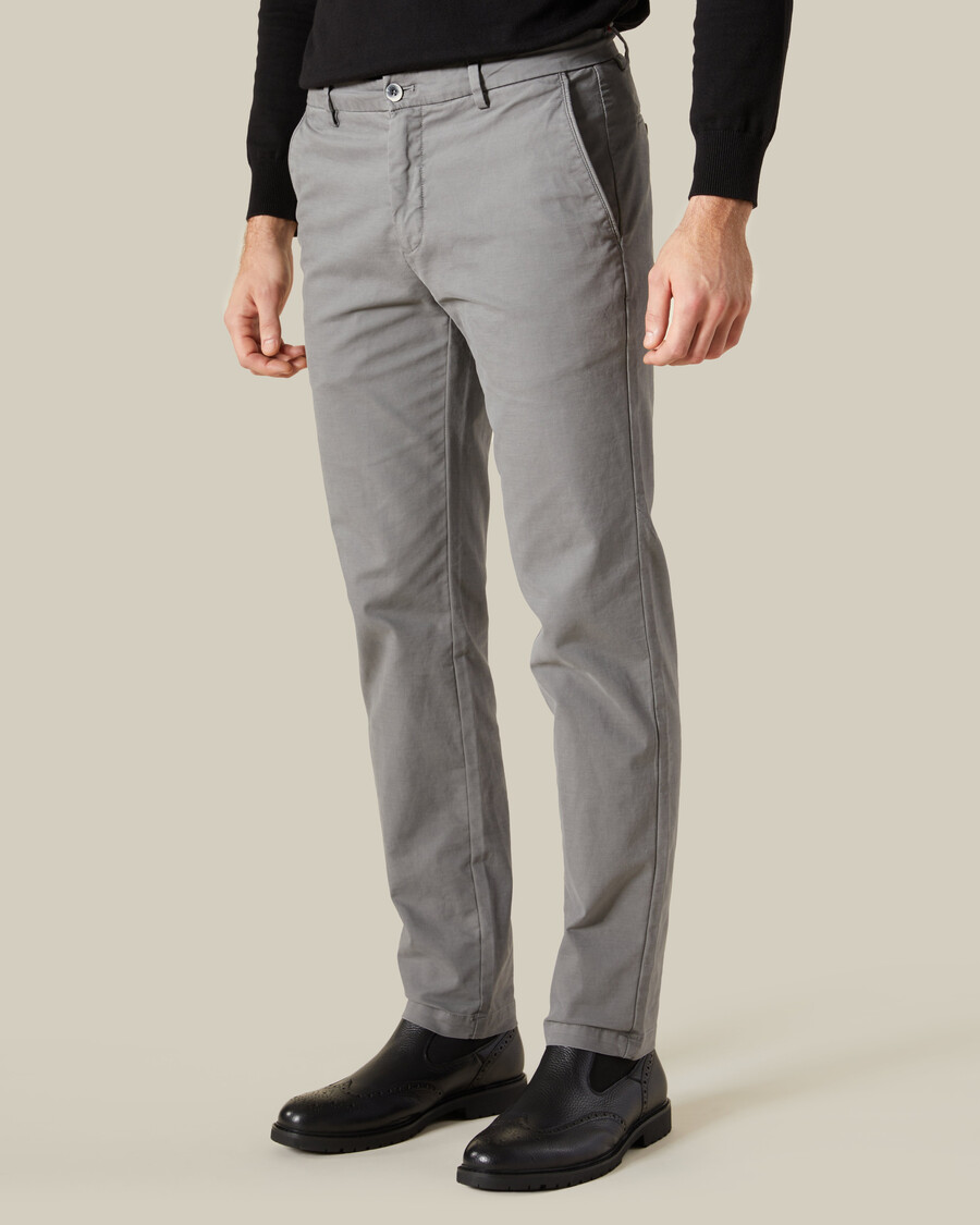 pantalones teñidos sutilmente