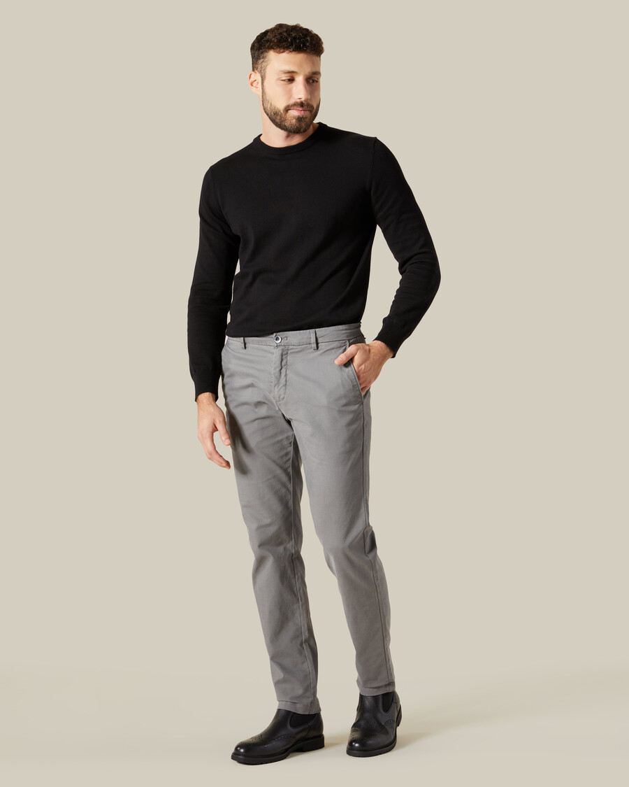 pantalones teñidos sutilmente