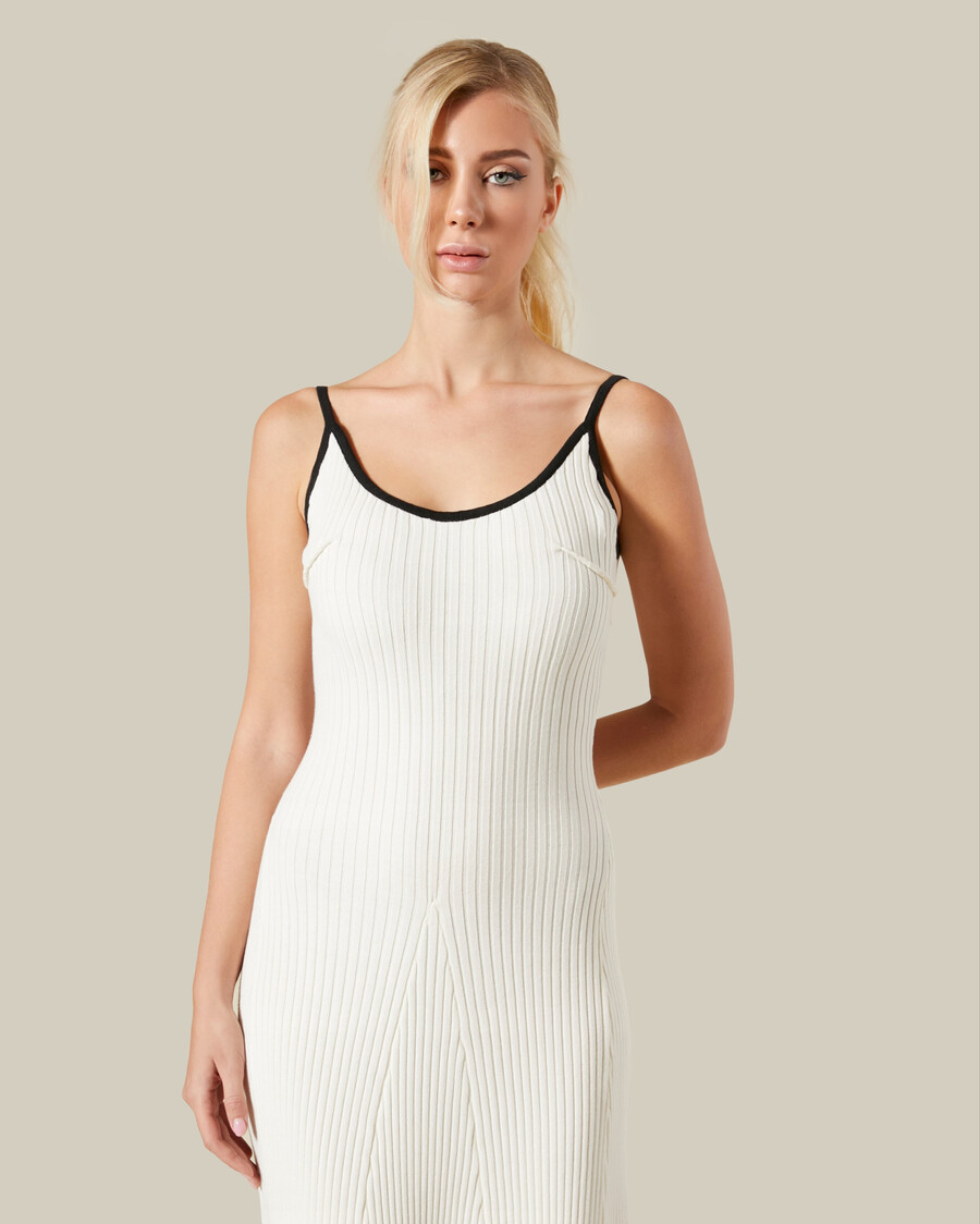 vestido de punto con ribete en contraste